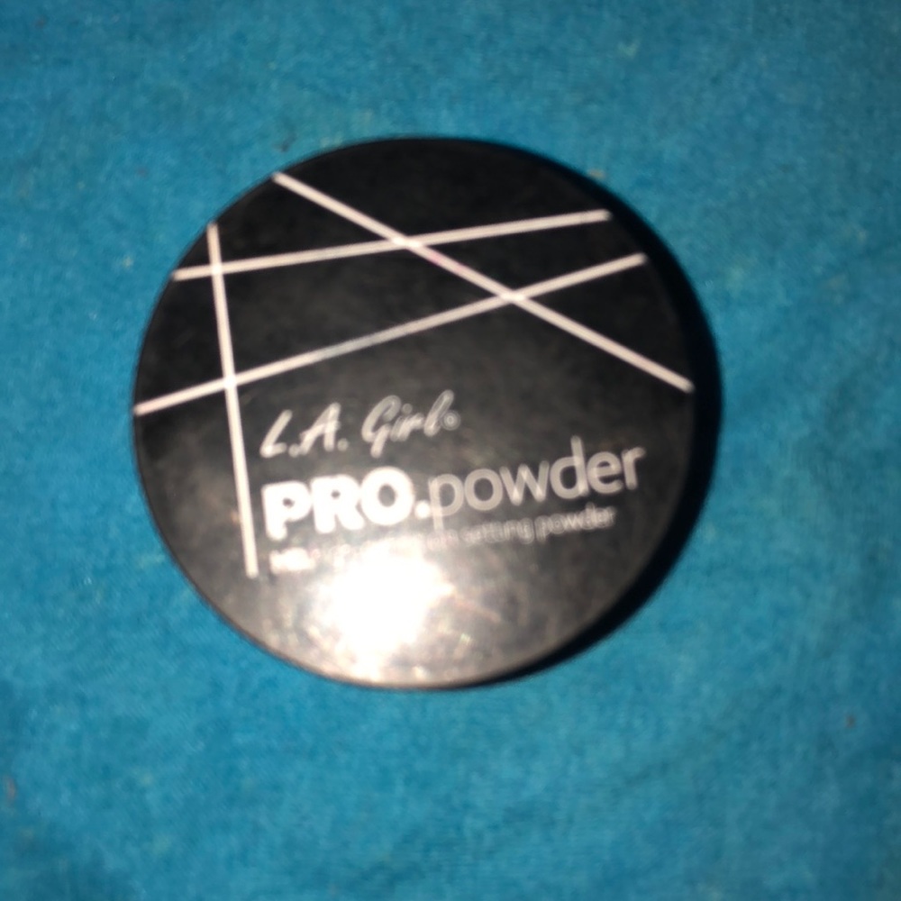 L.A Girl Pro.powder high definition setting powder